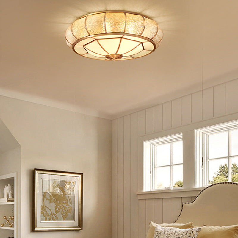 Plafonnier contemporain de luxe avec cadre en laiton, verre dépoli à grain vertical, rond à 4 lumières pour chambre à coucher 