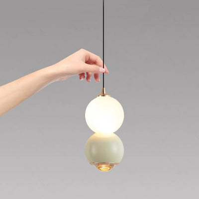Zeitgenössische skandinavische Aluminiumkugel Acryl LED Pendelleuchte für das Wohnzimmer 