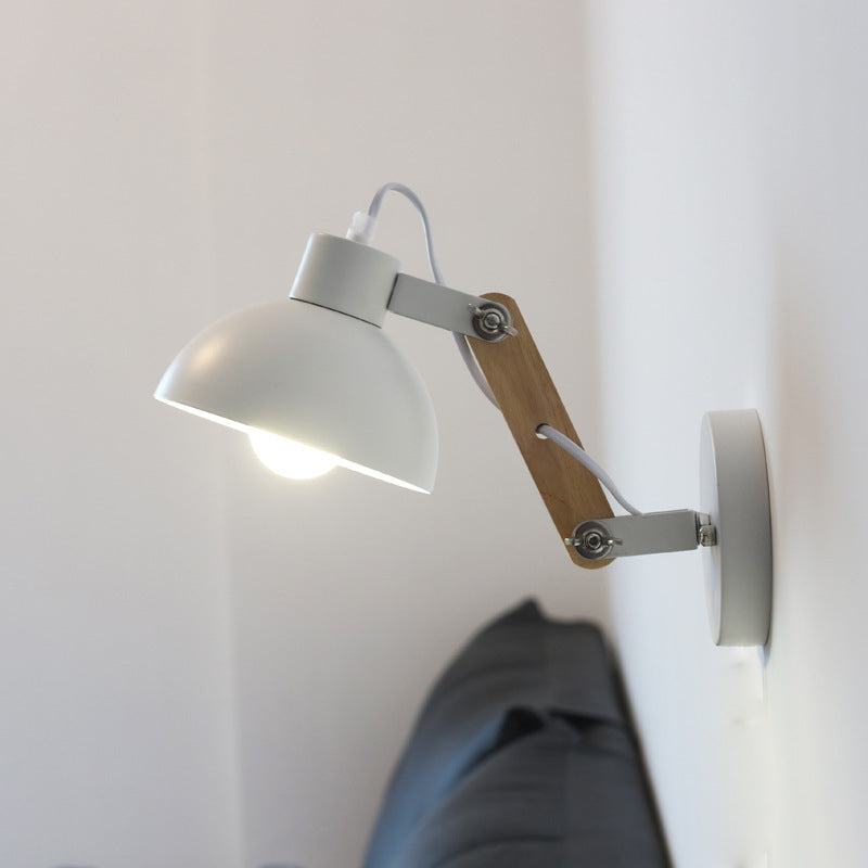 Zeitgenössische Einfachheit Massivholz Eisen Halbkreis 1-Licht Wandleuchte für das Schlafzimmer 