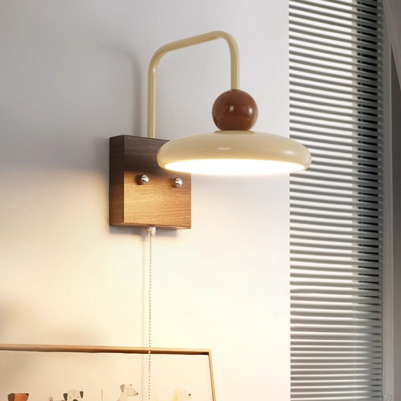 Traditionelle französische Eisen-Walnuss-Holzmaserung Runde LED-Wandleuchte für das Schlafzimmer 