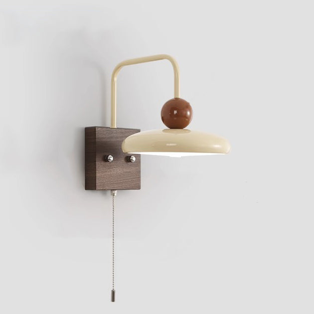 Lampe murale LED ronde en fer traditionnel français avec grain de bois de noyer pour chambre 