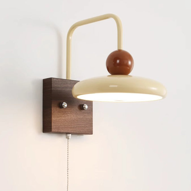 Lampe murale LED ronde en fer traditionnel français avec grain de bois de noyer pour chambre 