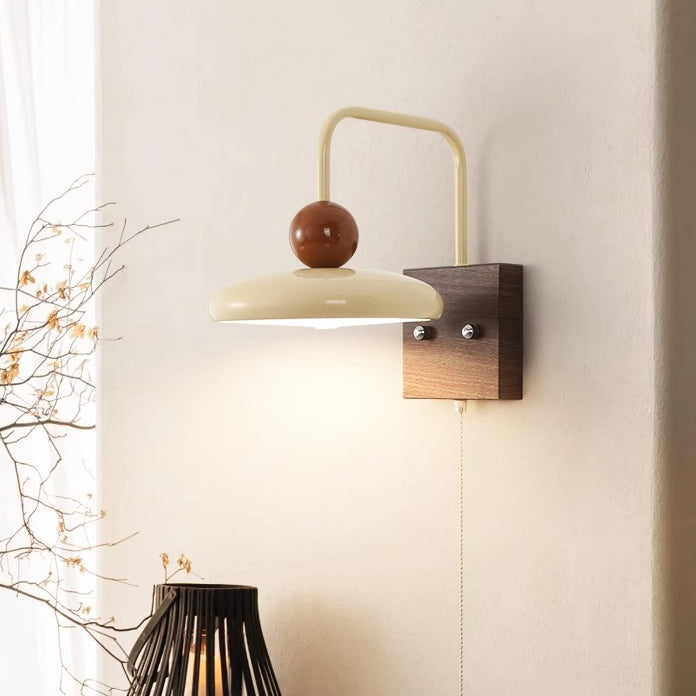 Traditionelle französische Eisen-Walnuss-Holzmaserung Runde LED-Wandleuchte für das Schlafzimmer 