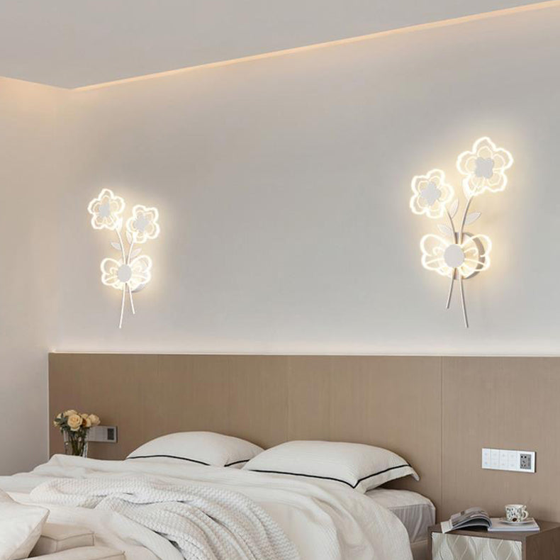 Applique murale LED en fer et acrylique de style Art Déco moderne avec abat-jour en forme de fleur pour chambre 