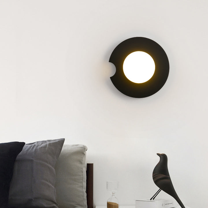 Zeitgenössische skandinavische geometrische Kreis Eisen Glas 1-Licht Wandleuchte für Wohnzimmer 