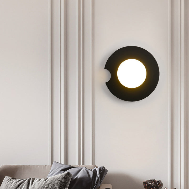 Zeitgenössische skandinavische geometrische Kreis Eisen Glas 1-Licht Wandleuchte für Wohnzimmer 