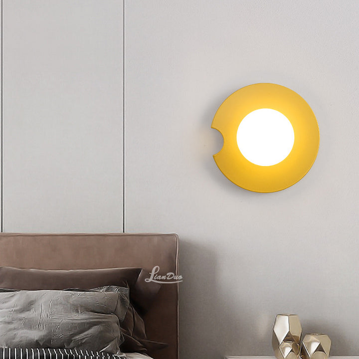 Zeitgenössische skandinavische geometrische Kreis Eisen Glas 1-Licht Wandleuchte für Wohnzimmer 
