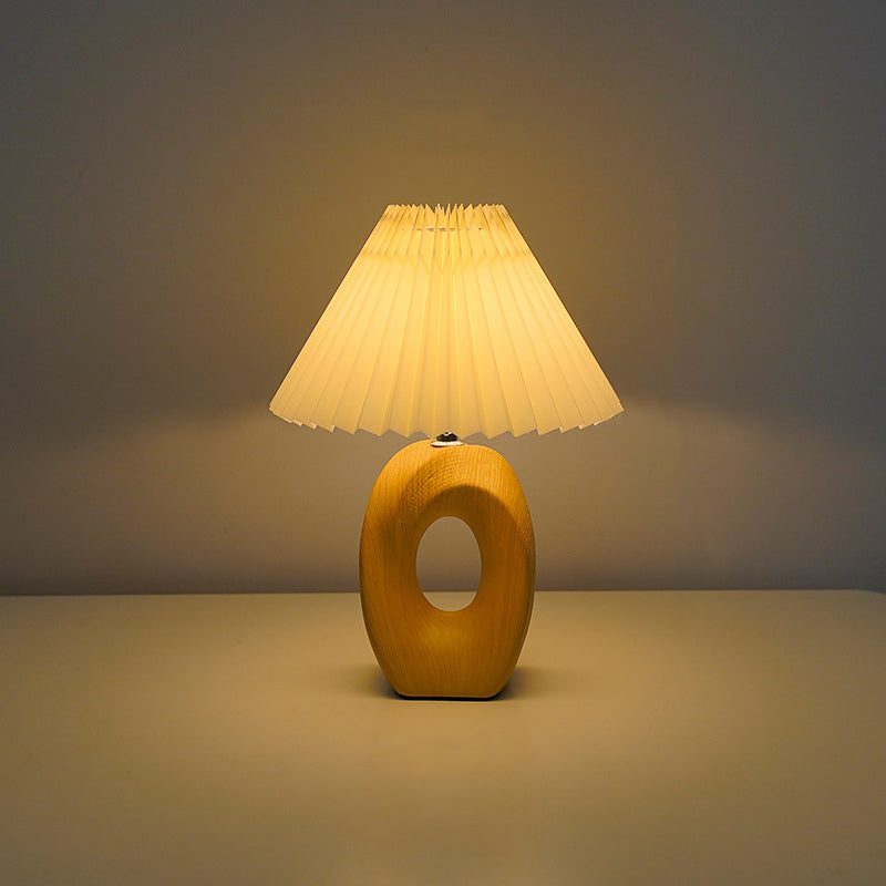 Traditionelle japanische plissierte Stoffschirm Holzmaserung Keramikbasis USB LED Tischlampe für den Nachttisch 