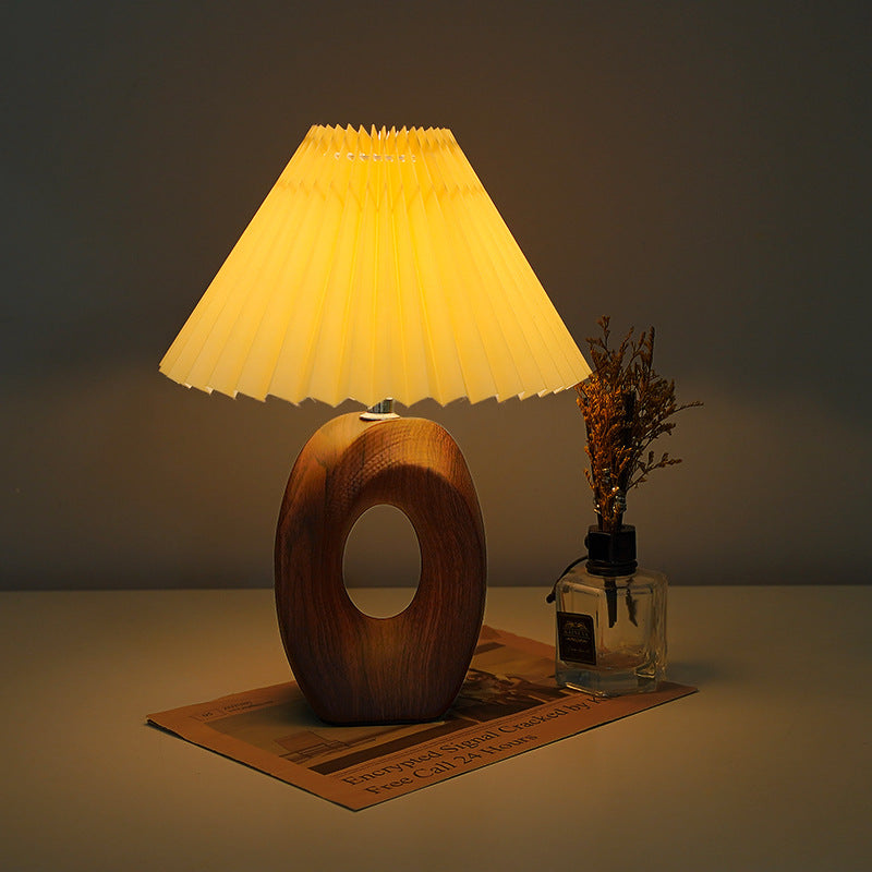 Traditionelle japanische plissierte Stoffschirm Holzmaserung Keramikbasis USB LED Tischlampe für den Nachttisch 