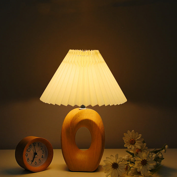 Traditionelle japanische plissierte Stoffschirm Holzmaserung Keramikbasis USB LED Tischlampe für den Nachttisch 