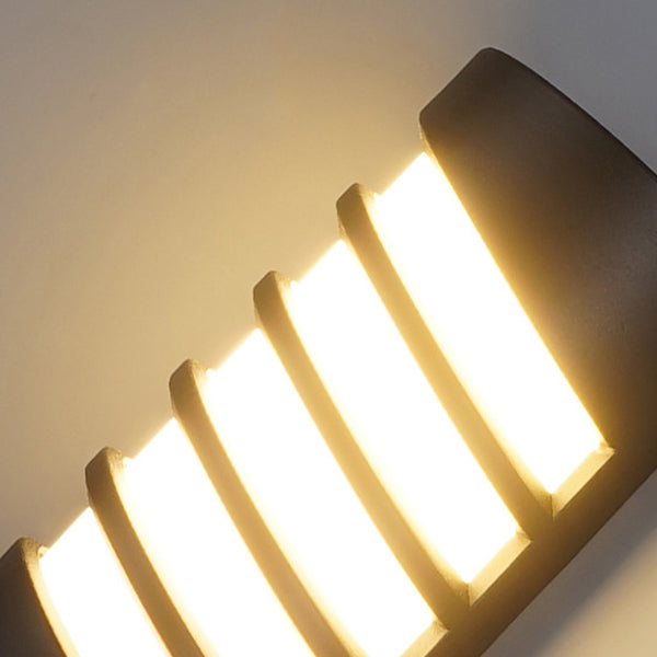 Lampe murale extérieure LED en demi-cercle en acrylique et aluminium industriel contemporain pour jardin 