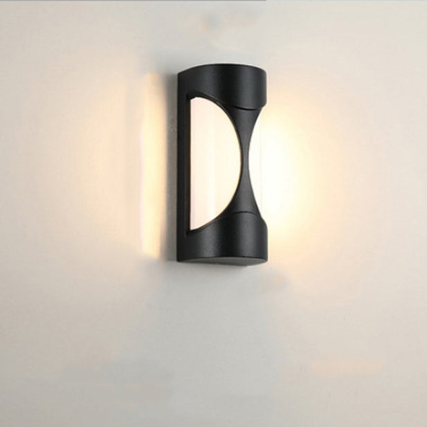Zeitgenössische industrielle Aluminium-Acryl-Halbkreis-LED-Außenwandleuchte für den Garten 