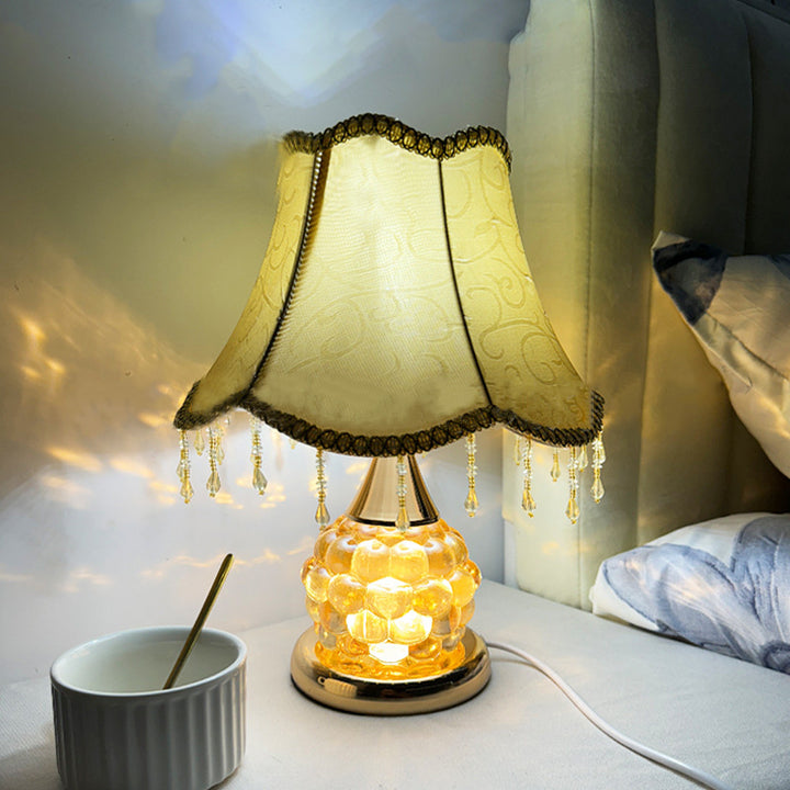 Lampe de table à 1 lumière avec abat-jour à franges en tissu avec base en verre européen traditionnel pour chambre 