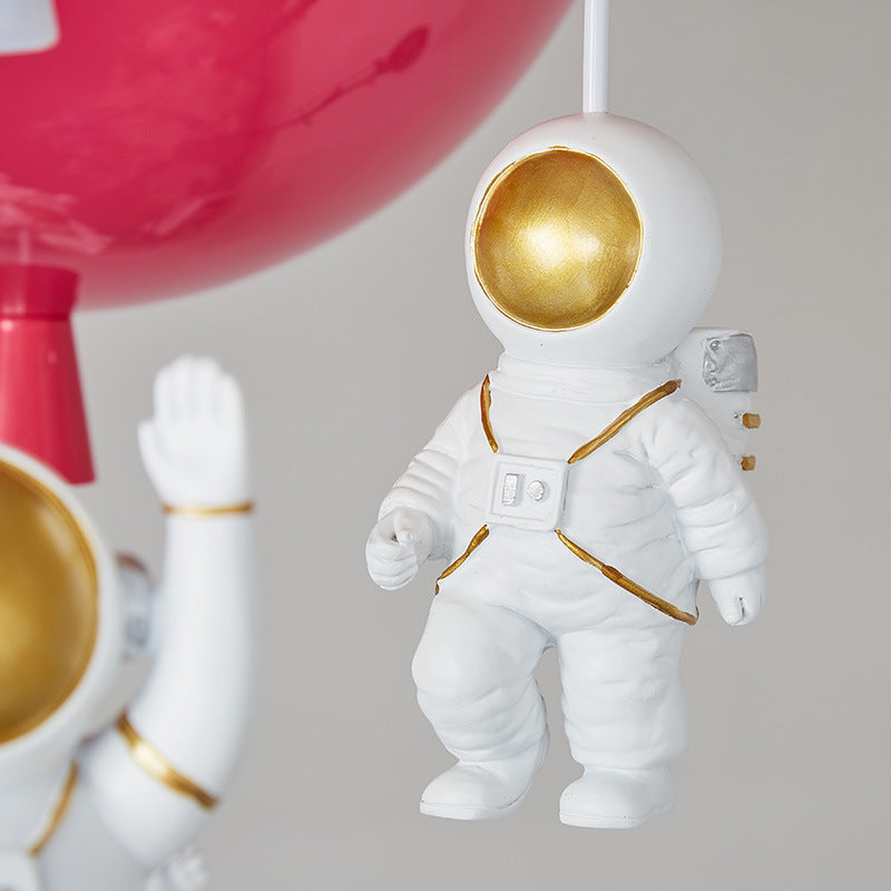 Zeitgenössische kreative Acryl bunte Ballon Raumfahrer Hardware 5-Licht Deckenleuchte für das Schlafzimmer 