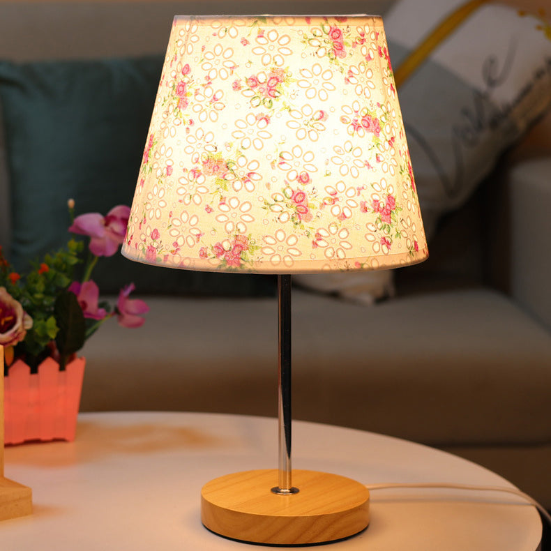 Moderne Einfachheit Stoff Rundschirm Massivholz 1-Licht Tischlampe für das Schlafzimmer 