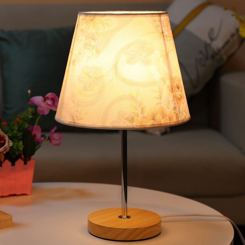 Moderne Einfachheit Stoff Rundschirm Massivholz 1-Licht Tischlampe für das Schlafzimmer 