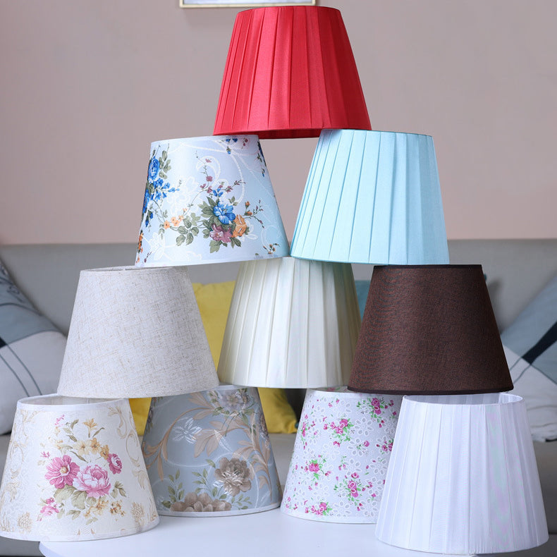 Moderne Einfachheit Stoff Rundschirm Massivholz 1-Licht Tischlampe für das Schlafzimmer 