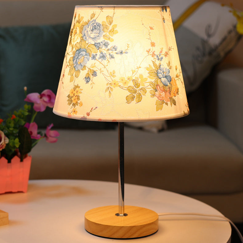 Moderne Einfachheit Stoff Rundschirm Massivholz 1-Licht Tischlampe für das Schlafzimmer 