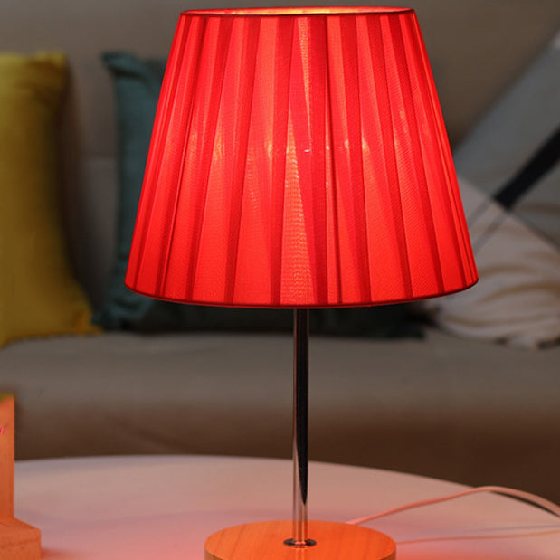 Moderne Einfachheit Stoff Rundschirm Massivholz 1-Licht Tischlampe für das Schlafzimmer 