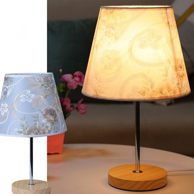 Moderne Einfachheit Stoff Rundschirm Massivholz 1-Licht Tischlampe für das Schlafzimmer 