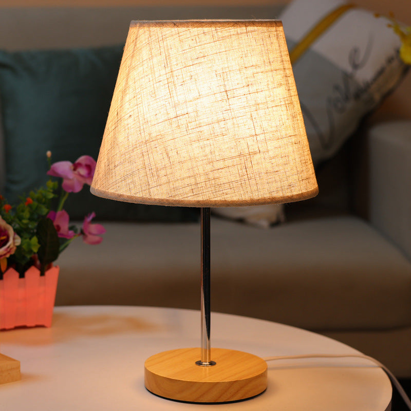 Moderne Einfachheit Stoff Rundschirm Massivholz 1-Licht Tischlampe für das Schlafzimmer 