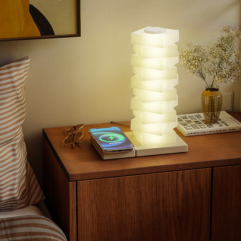 Zeitgenössische kreative Kunststoffwürfel-Stapelung kabellose Lade-USB-LED-Tischlampe für das Schlafzimmer 