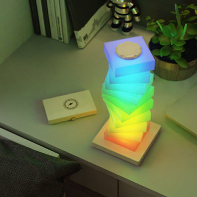現代的なクリエイティブプラスチックキューブ積み重ねワイヤレス充電USB LEDテーブルランプ 寝室用 