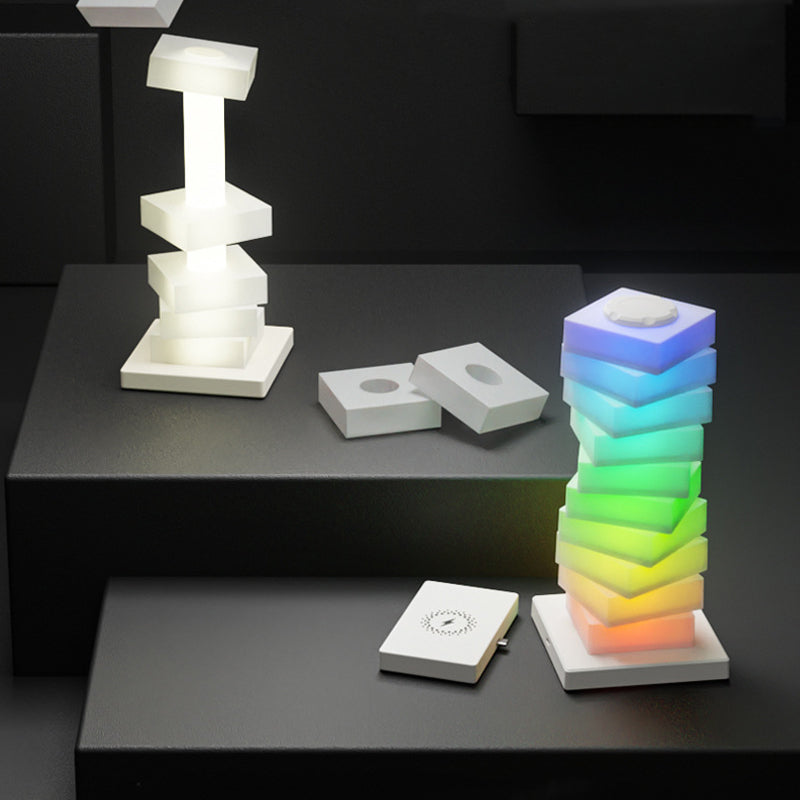 Zeitgenössische kreative Kunststoffwürfel-Stapelung kabellose Lade-USB-LED-Tischlampe für das Schlafzimmer 