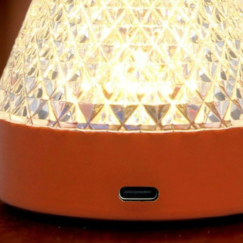 Lampe de table portable LED à chargement USB en acrylique conique et métal pour chambre à coucher 