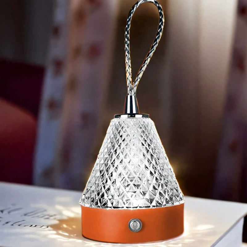Lampe de table portable LED à chargement USB en acrylique conique et métal pour chambre à coucher 