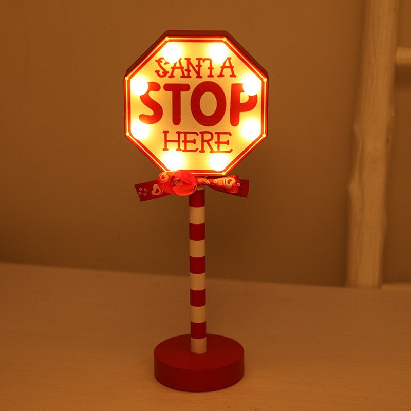 Lámpara de mesa LED de metal y madera con decoración de señal de carretera creativa contemporánea de Navidad para sala de estar 