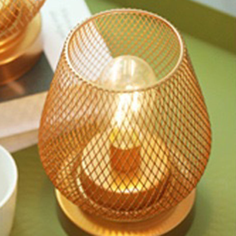 Zeitgenössische Einfachheit Rose Eisen Mesh Cup Shade LED Tischlampe für das Schlafzimmer 