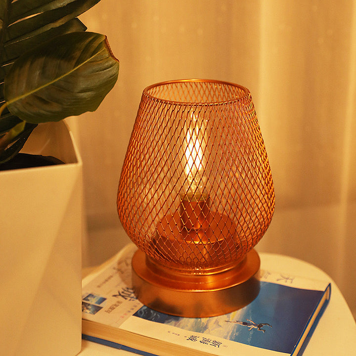Zeitgenössische Einfachheit Rose Eisen Mesh Cup Shade LED Tischlampe für das Schlafzimmer 
