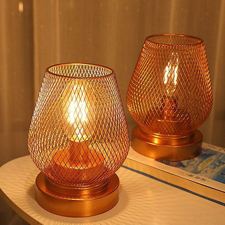 Zeitgenössische Einfachheit Rose Eisen Mesh Cup Shade LED Tischlampe für das Schlafzimmer 