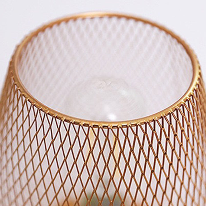Zeitgenössische Einfachheit Rose Eisen Mesh Cup Shade LED Tischlampe für das Schlafzimmer 