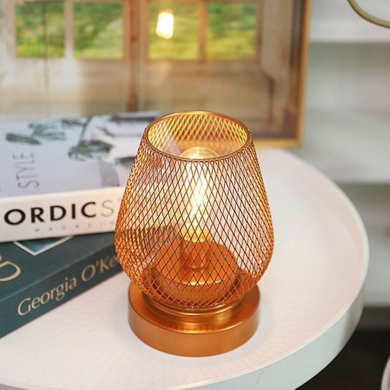 Zeitgenössische Einfachheit Rose Eisen Mesh Cup Shade LED Tischlampe für das Schlafzimmer 