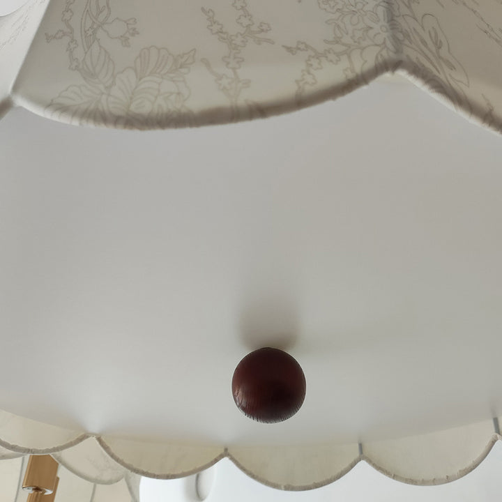 Traditionelle französische Pendelleuchte aus Eschenholz mit Stoffschirm und drei Lichtern für das Wohnzimmer 