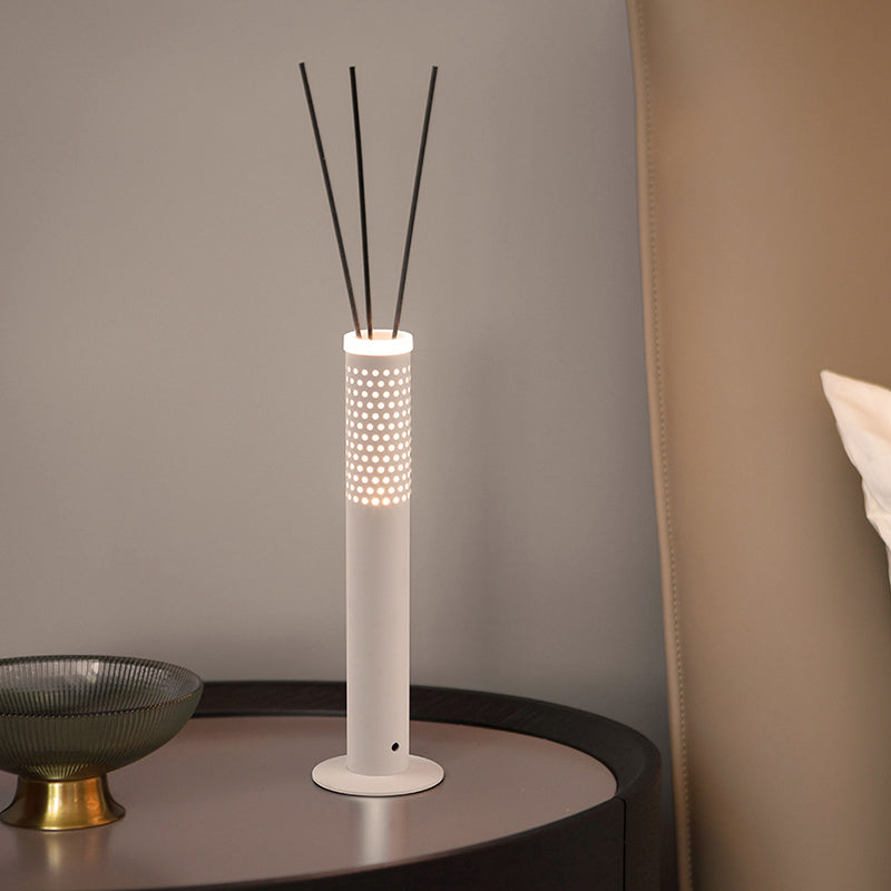 Lampe de table LED rechargeable par USB en colonne plastique minimaliste moderne avec insertion de fleurs pour chambre 