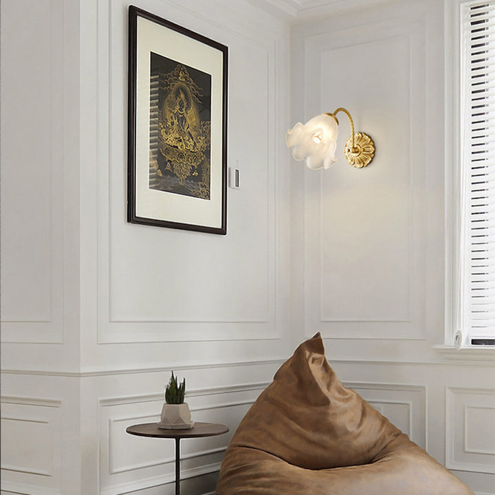 Aplique de pared de 1 luz con pantalla de vidrio de flor de cobre completo tradicional francés para dormitorio 