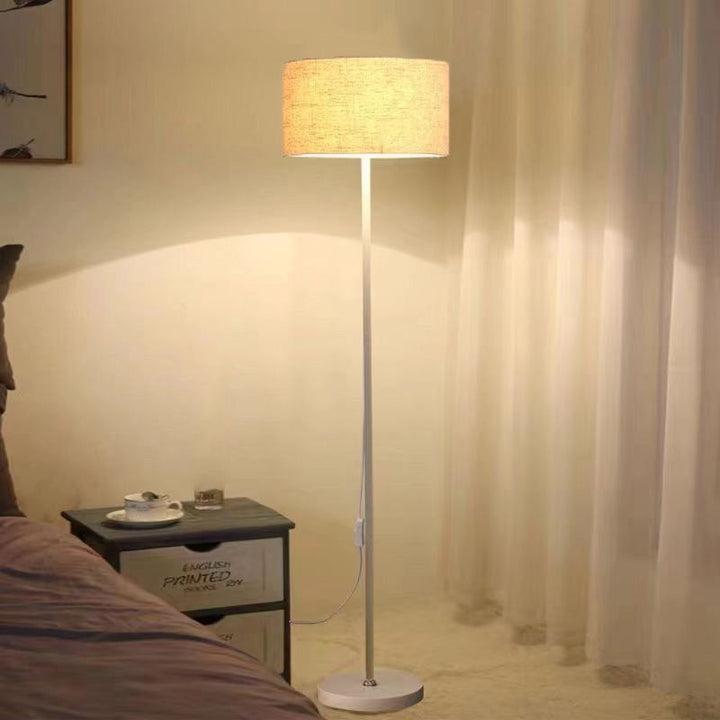 Lampe de sol contemporaine en fer avec abat-jour en tissu cylindrique à 1 lumière pour le salon 