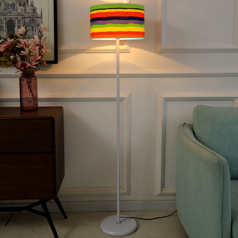 Lampe de sol contemporaine en fer avec abat-jour en tissu cylindrique à 1 lumière pour le salon 