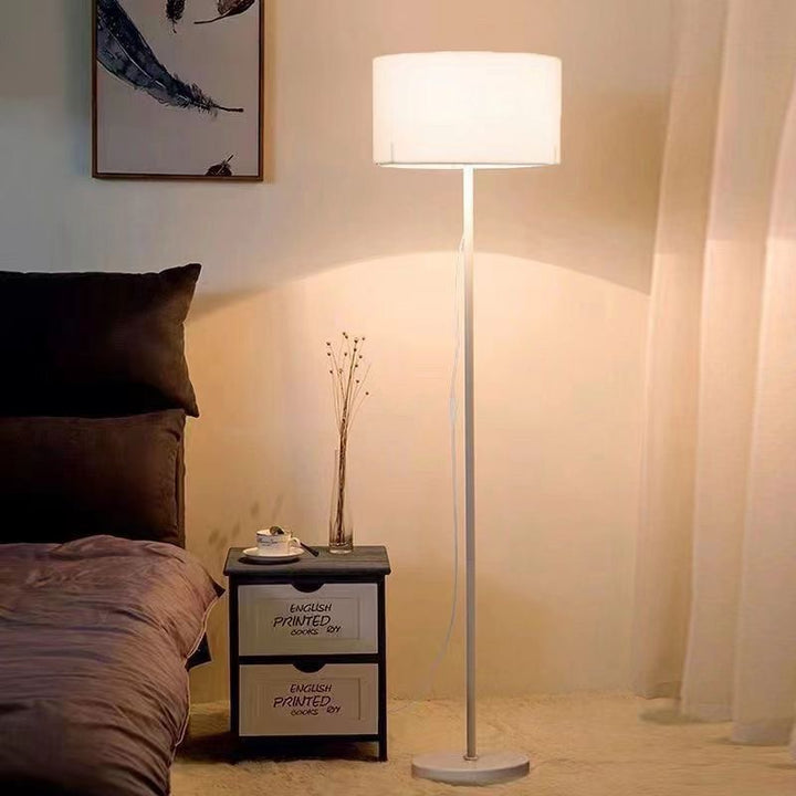 Lampe de sol contemporaine en fer avec abat-jour en tissu cylindrique à 1 lumière pour le salon 