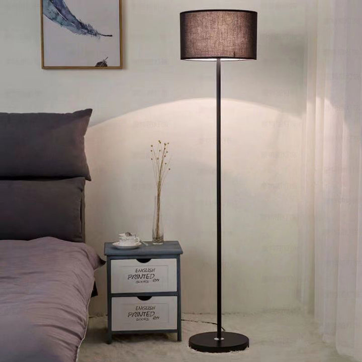 Lampe de sol contemporaine en fer avec abat-jour en tissu cylindrique à 1 lumière pour le salon 