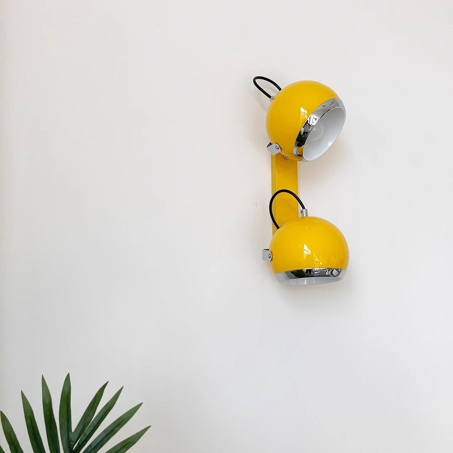 مصباح حائط بمصباح واحد/اثنين/ثلاثة قابل للتعديل على الطراز الاسكندنافي المعاصر بظل كروي من الحديد لغرفة المعيشة 