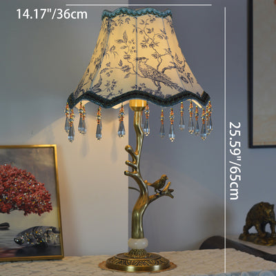 Pantalla de borla de tela europea tradicional Base de pavo real de latón antiguo Lámpara de mesa de 1 luz para dormitorio 
