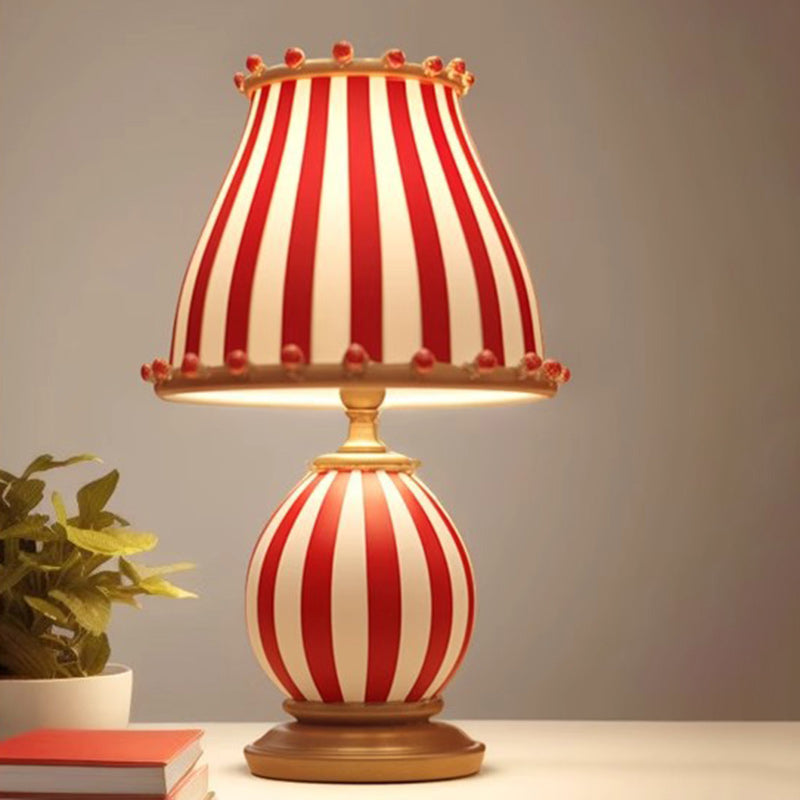 Lampe de table 1 lumière pour chambre à coucher avec abat-jour rond en verre rayé rouge et blanc sur base en résine de cirque créatif contemporain 