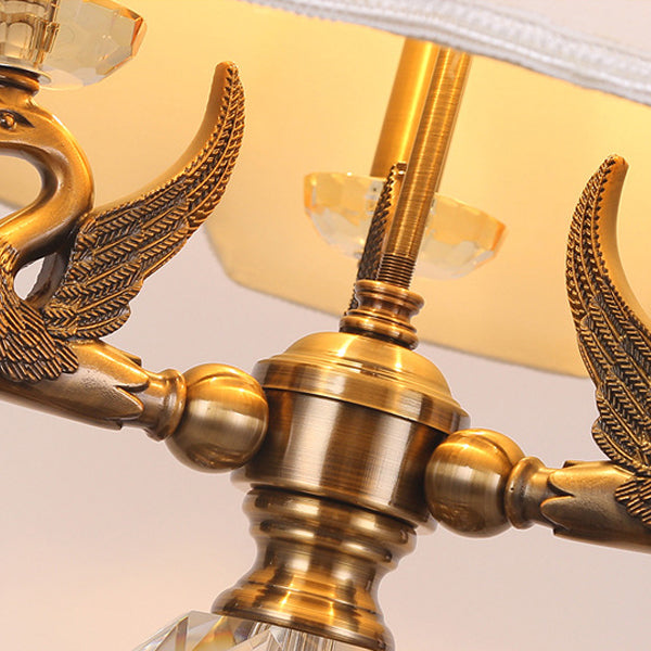 Abat-jour en tissu vintage traditionnel, sculpture en cristal, base en alliage de zinc, lampe de table à 3 lumières pour chambre 