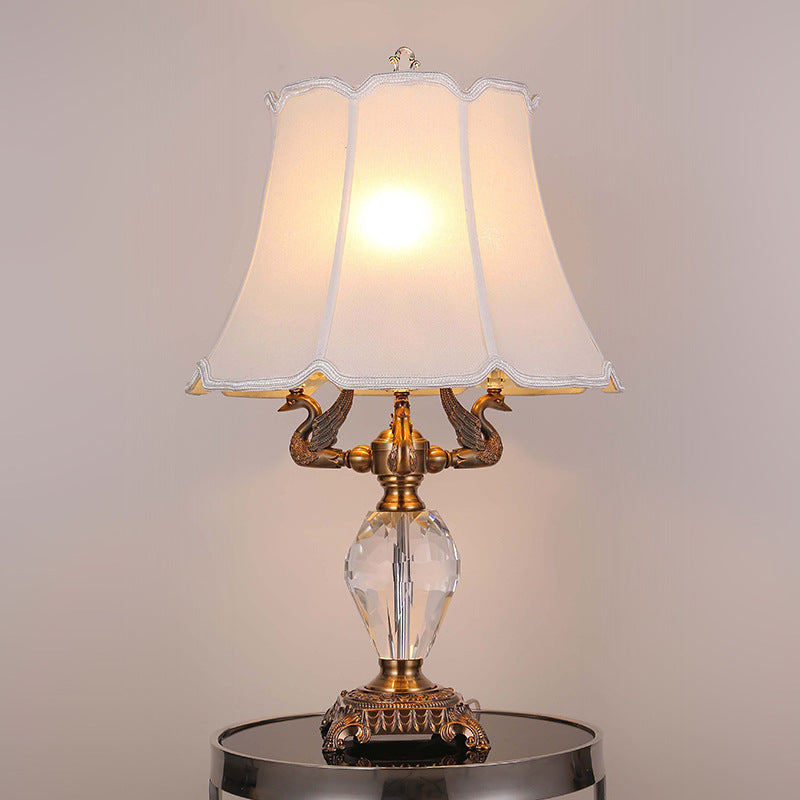 Abat-jour en tissu vintage traditionnel, sculpture en cristal, base en alliage de zinc, lampe de table à 3 lumières pour chambre 