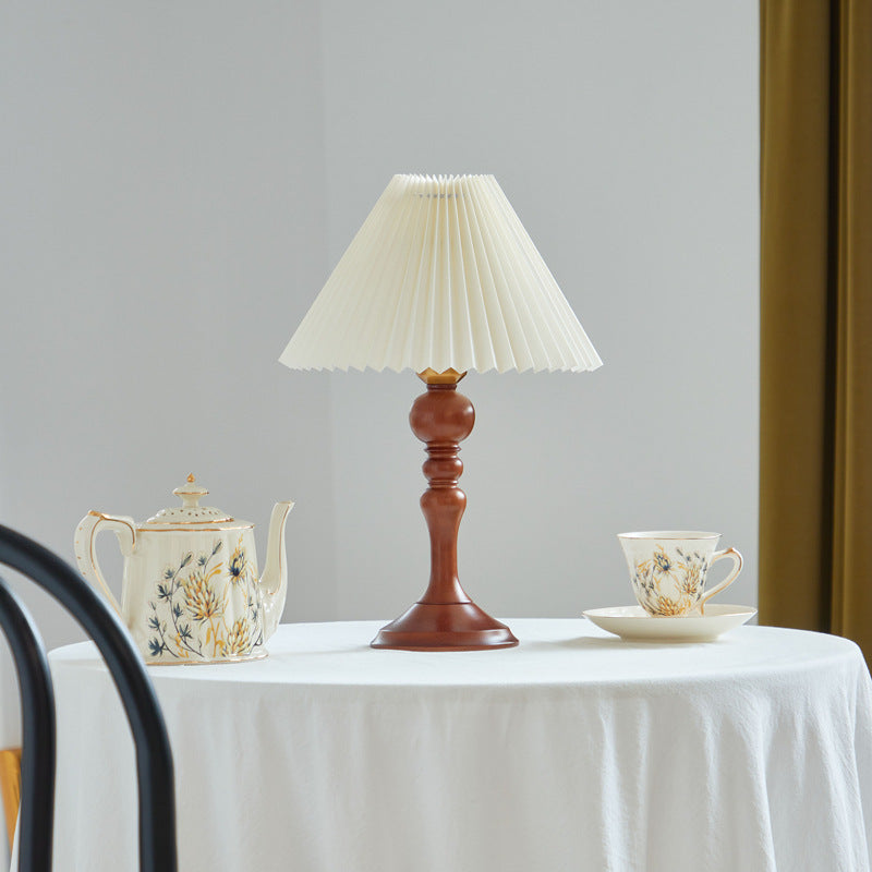 Traditionelle Vintage Tischlampe aus massivem Holz mit konischem Leinenschirm und 1 Licht für das Schlafzimmer 