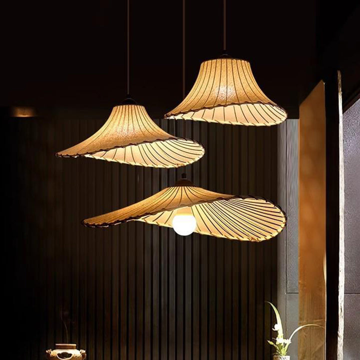 Conception de chapeau de paille à bord évasé en tissu de maison de campagne traditionnelle Fer Suspension 1 lumière pour salon 